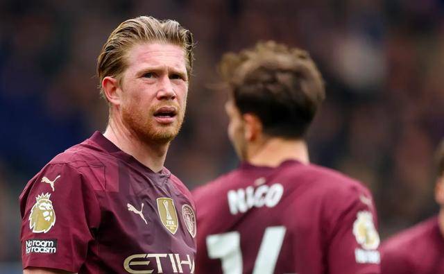 热刺赛前列队欢迎德布劳内，尊重对手尽显风度！的简单介绍