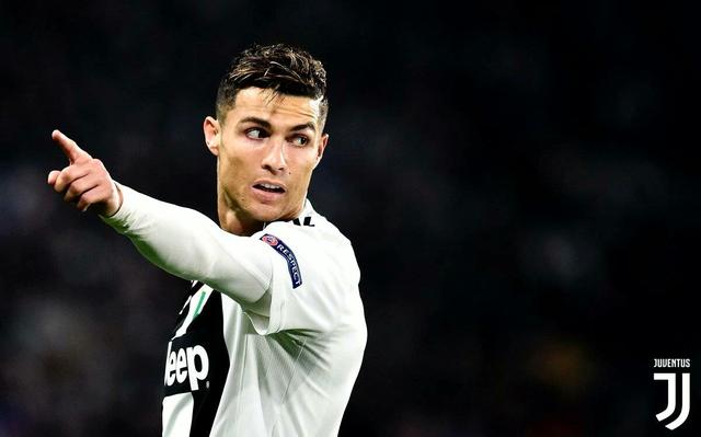 C罗遭遇争议红牌，阿贾克斯乘势反超比分完成逆转的简单介绍