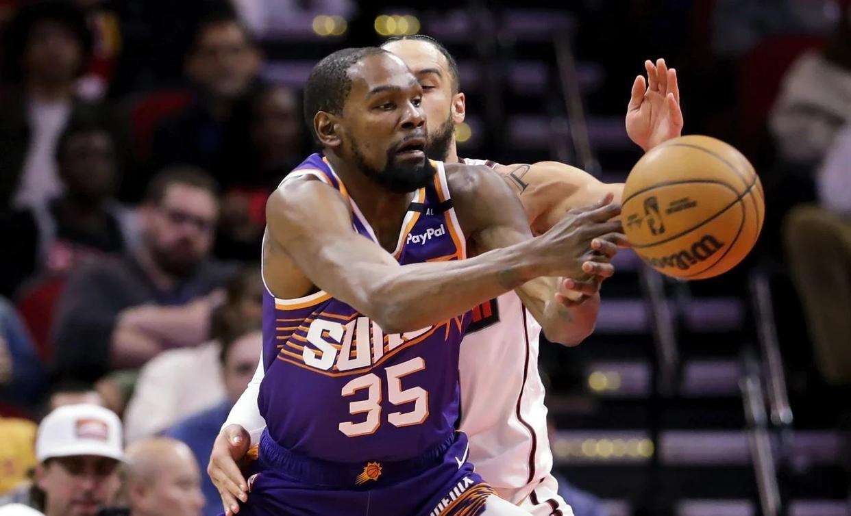 杜兰特在G2比赛中挺进下一轮，战术调整引发热议！的简单介绍