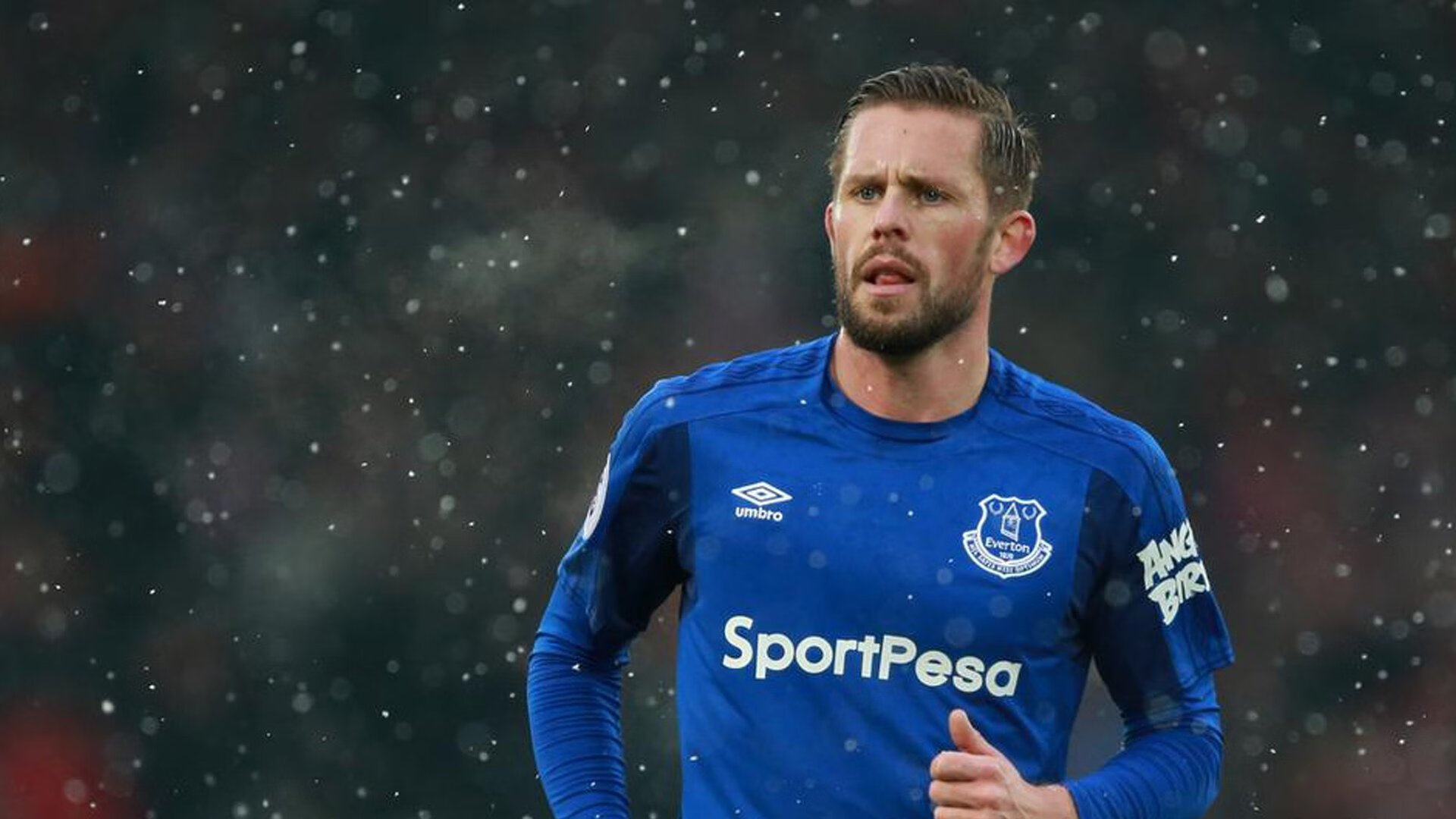 库里回归赛场，逆转首场状态亮眼，西班牙队观众沸腾！